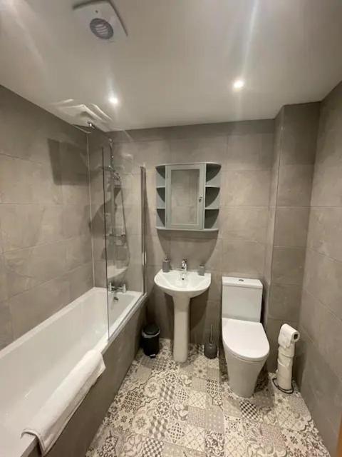 Spectacular 2 Bedroom Balcony Sea View Flat Scarborough Exterior photo