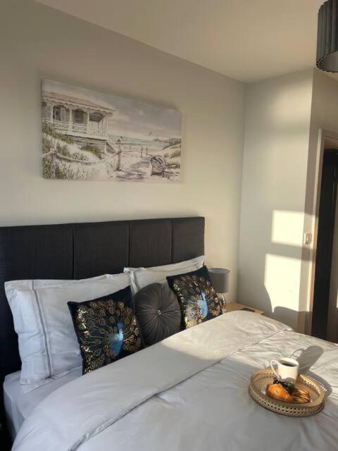 Spectacular 2 Bedroom Balcony Sea View Flat Scarborough Exterior photo