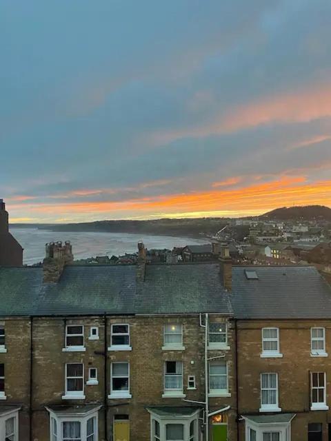 Spectacular 2 Bedroom Balcony Sea View Flat Scarborough Exterior photo
