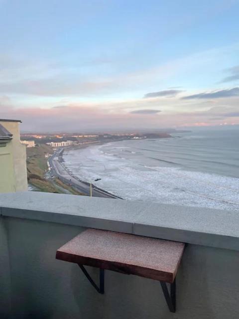 Spectacular 2 Bedroom Balcony Sea View Flat Scarborough Exterior photo