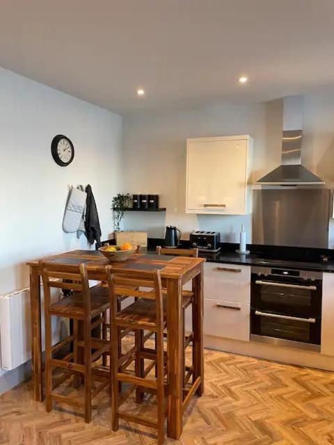 Spectacular 2 Bedroom Balcony Sea View Flat Scarborough Exterior photo