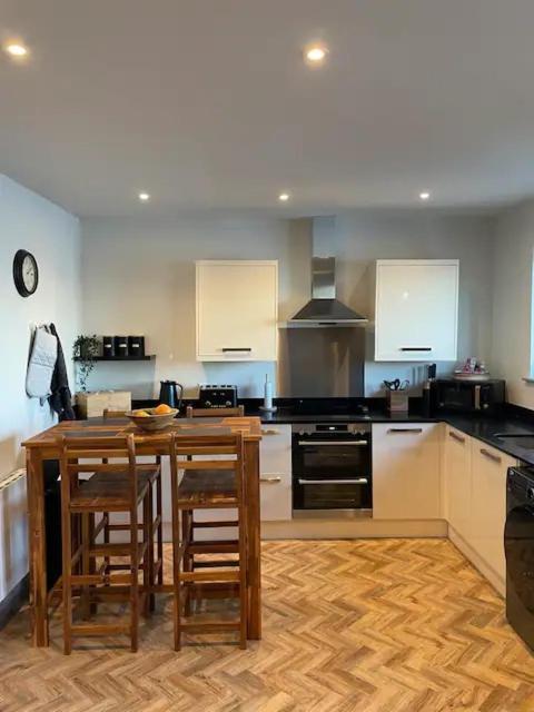 Spectacular 2 Bedroom Balcony Sea View Flat Scarborough Exterior photo